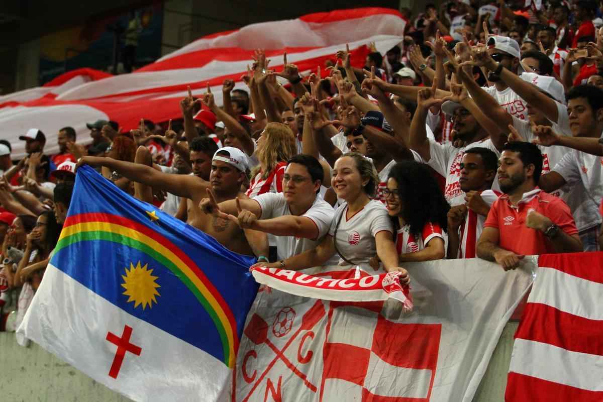 
Nutico dominou o jogo, mas teve dificuldades em criar jogadas ofensivas. No segundo tempo, equipe cresceu com a entrada de Jnior Timb. O gol alvirrubro veio com um pnalti, cobrado justamente por Timbu. Classificada, a equipe enfrenta agora o Salgueiro, por uma vaga na final do Pernambucano
