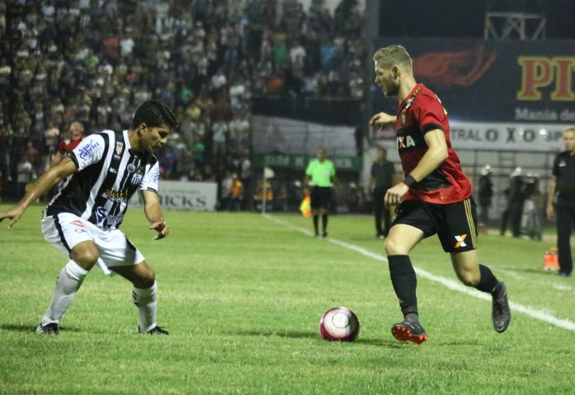 Com um gol de Leandro Costa aos 14 minutos do 2 tempo, o Central venceu o Sport por 1 a 0 nesta quarta-feira, no estdio Luiz Lacerda, e chegou pela primeira vez em sua histria  final do Campeonato Pernambucano. Clube aguarda o seu adversrio: Nutico ou Salgueiro.