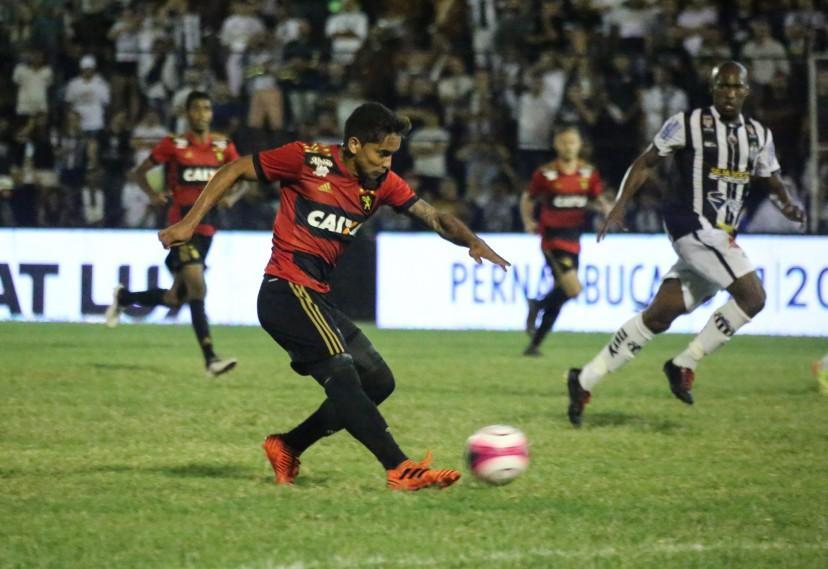 Com um gol de Leandro Costa aos 14 minutos do 2 tempo, o Central venceu o Sport por 1 a 0 nesta quarta-feira, no estdio Luiz Lacerda, e chegou pela primeira vez em sua histria  final do Campeonato Pernambucano. Clube aguarda o seu adversrio: Nutico ou Salgueiro.