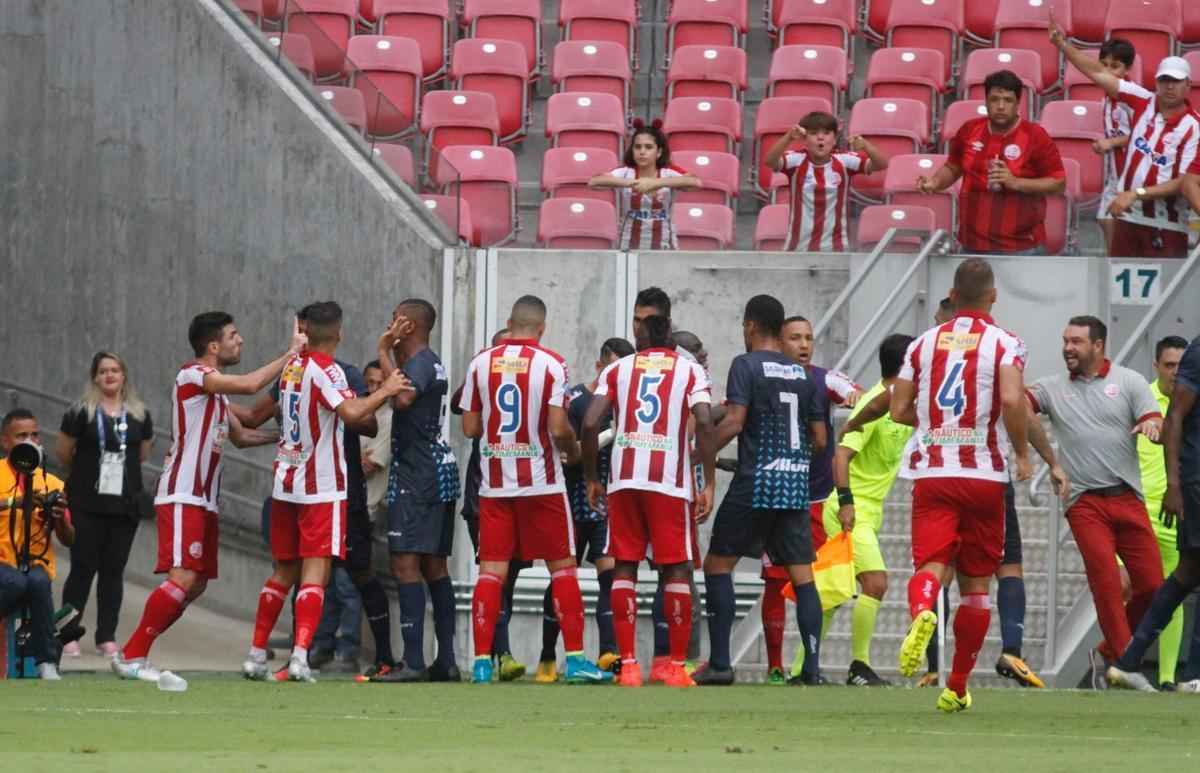 Arena de Pernambuco se encheu para duelo da semifinal do Pernambucano