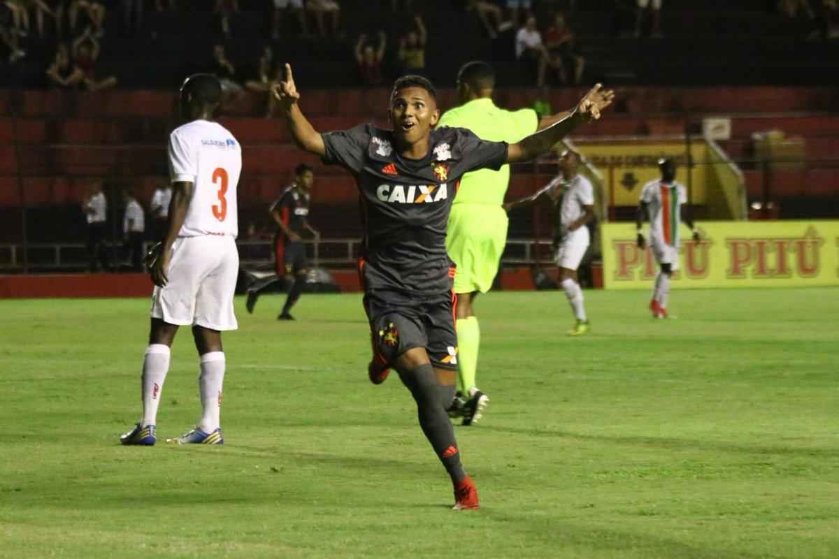 Com Ilha do Retiro �s moscas para a disputa do terceiro lugar do Campeonato Pernambucano, o Sport recebeu o Salgueiro na noite desta segunda-feira, para uma partida de poucas emo��es