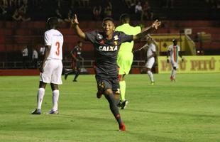 Com Ilha do Retiro �s moscas para a disputa do terceiro lugar do Campeonato Pernambucano, o Sport recebeu o Salgueiro na noite desta segunda-feira, para uma partida de poucas emo��es