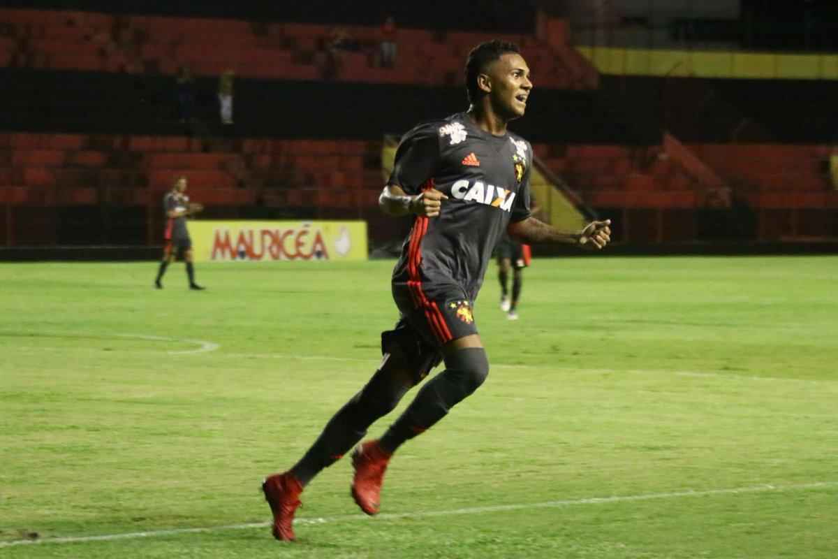 Com Ilha do Retiro �s moscas para a disputa do terceiro lugar do Campeonato Pernambucano, o Sport recebeu o Salgueiro na noite desta segunda-feira, para uma partida de poucas emo��es