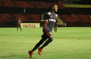Com Ilha do Retiro �s moscas para a disputa do terceiro lugar do Campeonato Pernambucano, o Sport recebeu o Salgueiro na noite desta segunda-feira, para uma partida de poucas emo��es