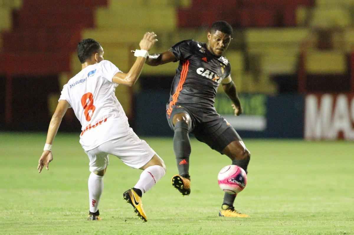 Com Ilha do Retiro �s moscas para a disputa do terceiro lugar do Campeonato Pernambucano, o Sport recebeu o Salgueiro na noite desta segunda-feira, para uma partida de poucas emo��es