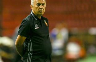 Com Ilha do Retiro �s moscas para a disputa do terceiro lugar do Campeonato Pernambucano, o Sport recebeu o Salgueiro na noite desta segunda-feira, para uma partida de poucas emo��es