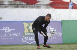 De olho na estreia da S�rie C contra o N�utico, dia 15 de abril, Santa Cruz manteve rotina de treinos, na tarde desta ter�a-feira, no Arruda. Em meio ao trabalho t�cnico, o t�cnico J�nior Rocha esbo�ou a equipe titular com: Tiago; V�tor, Danny Morais, Augusto e �vila; Ilailson, Geovani e Luiz Ot�vio; Robinho, Fabinho Alves e H�ricles.