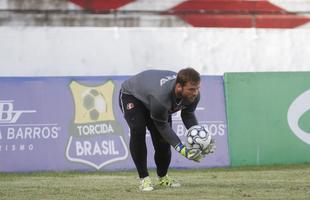 De olho na estreia da S�rie C contra o N�utico, dia 15 de abril, Santa Cruz manteve rotina de treinos, na tarde desta ter�a-feira, no Arruda. Em meio ao trabalho t�cnico, o t�cnico J�nior Rocha esbo�ou a equipe titular com: Tiago; V�tor, Danny Morais, Augusto e �vila; Ilailson, Geovani e Luiz Ot�vio; Robinho, Fabinho Alves e H�ricles.