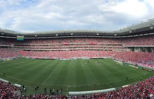 Torcidas lotam a Arena de Pernambuco para grande decis�o do Estadual