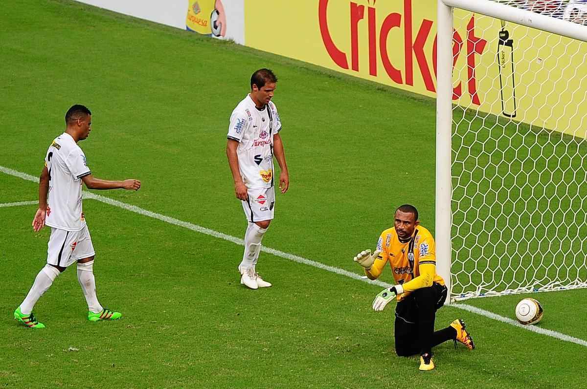 Em jogo tenso, N�utico segurou placar de 2 a 1 e levou ta�a estadual depois de 13 anos