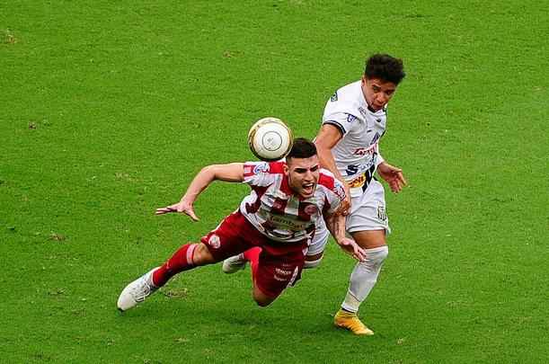 Em jogo tenso, Náutico segurou placar de 2 a 1 e levou taça estadual depois de 13 anos