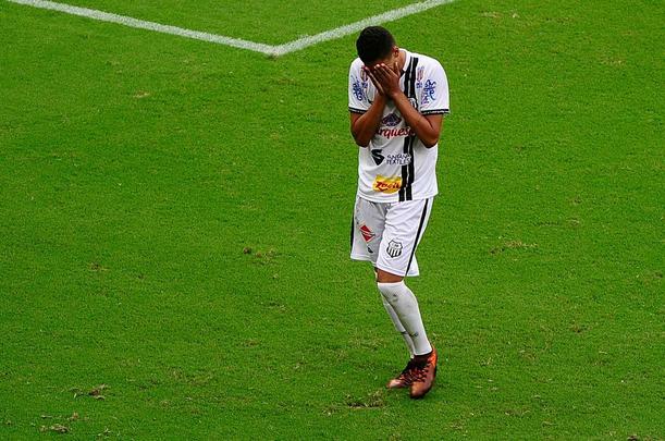 Em jogo tenso, Náutico segurou placar de 2 a 1 e levou taça estadual depois de 13 anos