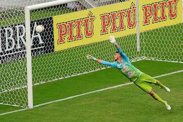 Em jogo tenso, Náutico segurou placar de 2 a 1 e levou taça estadual depois de 13 anos