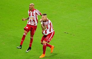 Em jogo tenso, N�utico segurou placar de 2 a 1 e levou ta�a estadual depois de 13 anos