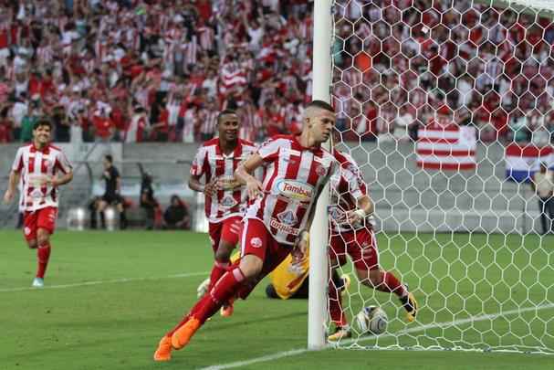 Em jogo tenso, Náutico segurou placar de 2 a 1 e levou taça estadual depois de 13 anos