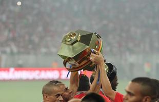 Jogadores e torcedores do Nutico fizeram a festa na Arena de Pernambuco