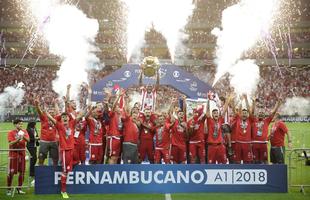 Jogadores e torcedores do Nutico fizeram a festa na Arena de Pernambuco