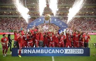 Jogadores e torcedores do Nutico fizeram a festa na Arena de Pernambuco