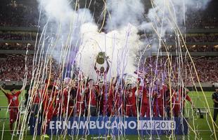 Jogadores e torcedores do Nutico fizeram a festa na Arena de Pernambuco