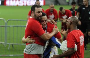 Jogadores e torcedores do Nutico fizeram a festa na Arena de Pernambuco