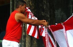 O vermelho e o branco das camisas, bandeiras e faixas do N�utico, colorem a segunda-feira em Pernambuco