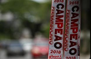 O vermelho e o branco das camisas, bandeiras e faixas do N�utico, colorem a segunda-feira em Pernambuco