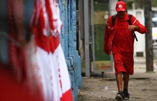 O vermelho e o branco das camisas, bandeiras e faixas do N�utico, colorem a segunda-feira em Pernambuco