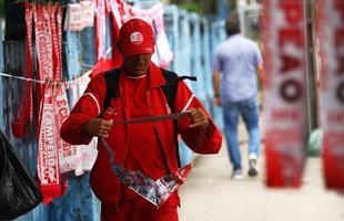 O vermelho e o branco das camisas, bandeiras e faixas do N�utico, colorem a segunda-feira em Pernambuco