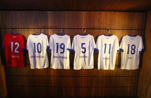 Atletas do Pernambuco Legends no lan�amento do uniforme para jogo contra o Barcelona Legends