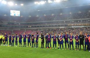 Com um pblico de 18.232, o Barcelona Legends derrotou a Seleo Pernambucana Legends por 1 a 0 em jogo festivo
