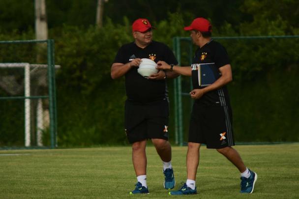 Menos de 24 horas depois de chegar no Recife, técnico comandou um trabalho no CT rubro-negro