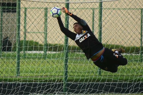 Menos de 24 horas depois de chegar no Recife, técnico comandou um trabalho no CT rubro-negro