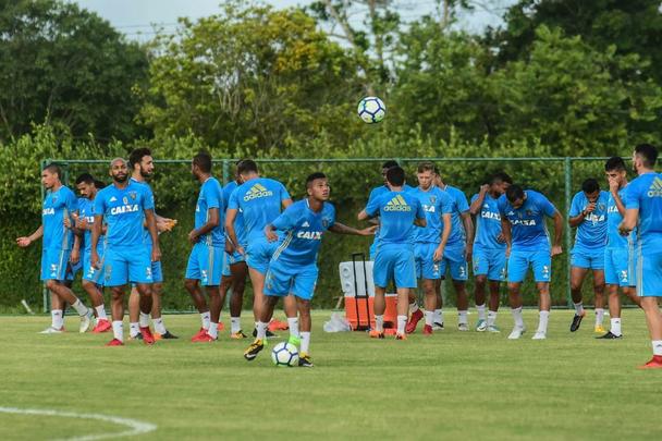Menos de 24 horas depois de chegar no Recife, técnico comandou um trabalho no CT rubro-negro