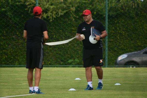 Menos de 24 horas depois de chegar no Recife, técnico comandou um trabalho no CT rubro-negro
