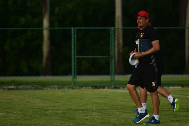 Menos de 24 horas depois de chegar no Recife, técnico comandou um trabalho no CT rubro-negro