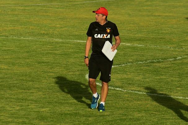 Menos de 24 horas depois de chegar no Recife, técnico comandou um trabalho no CT rubro-negro