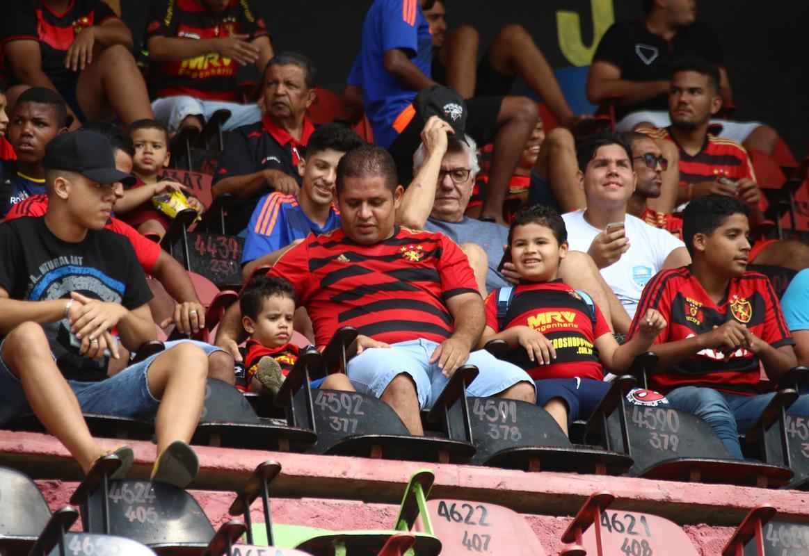 Le�o recebeu a torcida no �ltimo treino antes de enfrentar o Bahia pela quarta rodada do Campeonato Brasileiro da S�rie A.