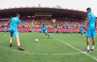 Le�o recebeu a torcida no �ltimo treino antes de enfrentar o Bahia pela quarta rodada do Campeonato Brasileiro da S�rie A.