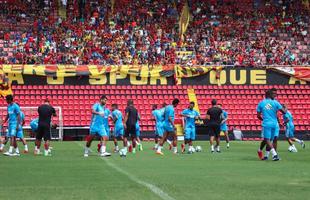 Le�o recebeu a torcida no �ltimo treino antes de enfrentar o Bahia pela quarta rodada do Campeonato Brasileiro da S�rie A.