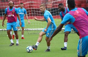 Le�o recebeu a torcida no �ltimo treino antes de enfrentar o Bahia pela quarta rodada do Campeonato Brasileiro da S�rie A.