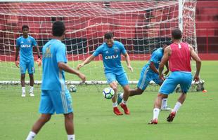 Le�o recebeu a torcida no �ltimo treino antes de enfrentar o Bahia pela quarta rodada do Campeonato Brasileiro da S�rie A.
