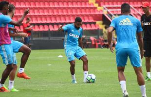 Le�o recebeu a torcida no �ltimo treino antes de enfrentar o Bahia pela quarta rodada do Campeonato Brasileiro da S�rie A.