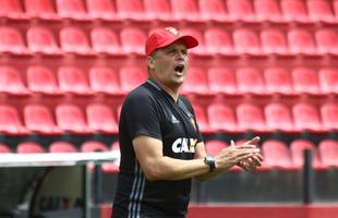 Le�o recebeu a torcida no �ltimo treino antes de enfrentar o Bahia pela quarta rodada do Campeonato Brasileiro da S�rie A.