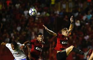 O Le�o recebeu o Tricolor de A�o neste domingo, na Ilha do Retiro, em busca da primeira vit�ria em casa no Brasileir�o