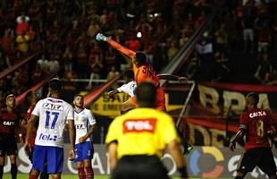 O Le�o recebeu o Tricolor de A�o neste domingo, na Ilha do Retiro, em busca da primeira vit�ria em casa no Brasileir�o