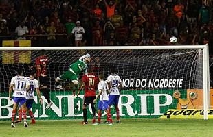 O Le�o recebeu o Tricolor de A�o neste domingo, na Ilha do Retiro, em busca da primeira vit�ria em casa no Brasileir�o