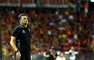 O Le�o recebeu o Tricolor de A�o neste domingo, na Ilha do Retiro, em busca da primeira vit�ria em casa no Brasileir�o