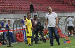 Ap�s um m�s e meio de trabalho, Beto Campos deixou o comando do N�utico. Beto teve 23% de aproveitamento. Foram nove partidas, com uma vit�ria, tr�s empates e cinco derrotas. Deixou o time na lanterna da S�rie B do Brasileiro.
