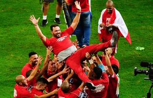 Roberto Fernandes iniciou a sua quarta passagem no N�utico ainda na �ltima partida antes do returno da S�rie B 2017. Apesar de conseguir bons resultados no in�cio do comando, n�o conseguiu evitar o rebaixamento para a S�rie C. Roberto seguiu no cargo e participou ativamente na montagem do elenco que se sagraria campe�o pernambucano, encerrando um jejum de 13 anos sem t�tulos. Entretanto, o mau in�cio na Terceira Divis�o determinou a sa�da do t�cnico do cargo. Foram 54 jogos no total, sendo 20 vit�rias, 16 empates e 18 derrotas. Roberto Fernandes foi demitido com 277 dias no comando, nove a menos que a passagem de Gallo em 2012/2013.