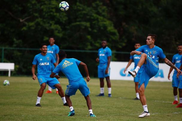 Elenco rubro-negro treinou nesta quinta-feira visando partida contra a Raposa, no Mineiro